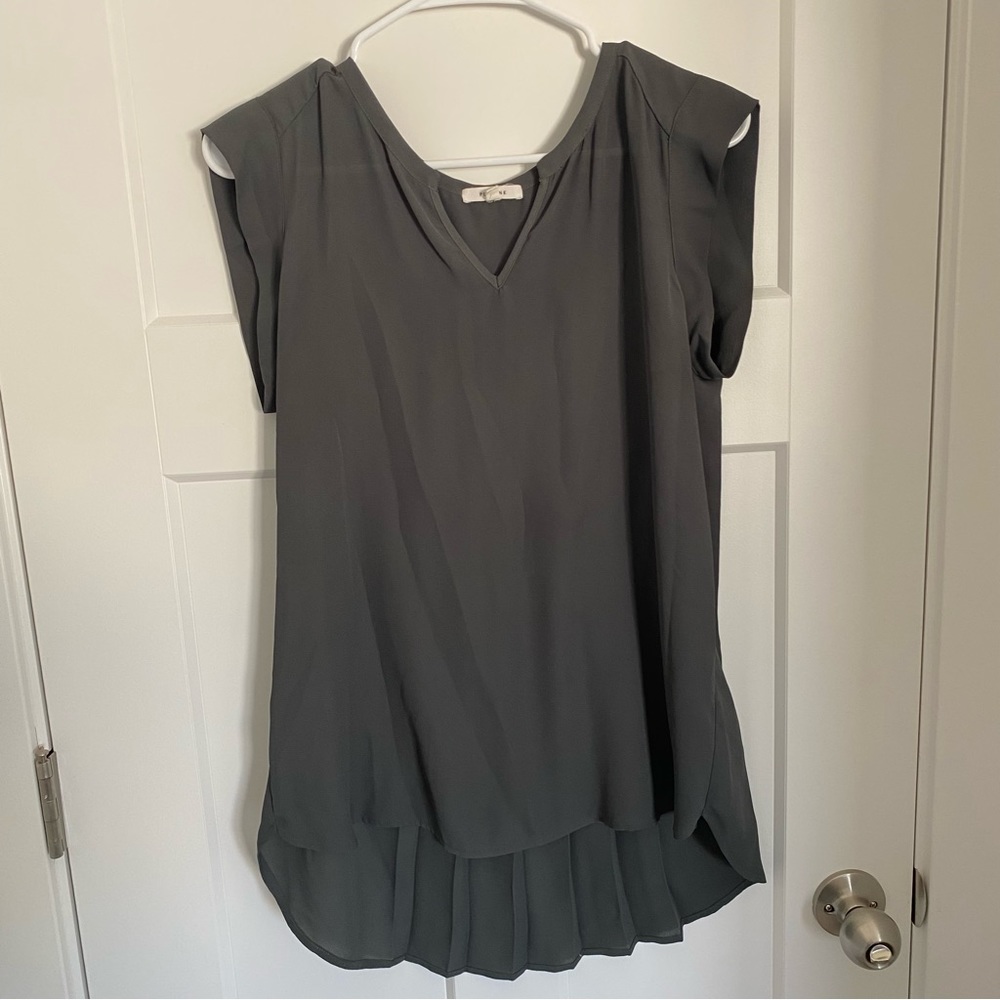 Olive green pleione Flowy top size S